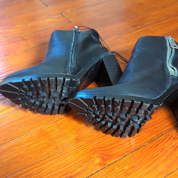 Women's Mossimo Black Ankle Heeled Boots Size 8 NWT - Picture 4 of 4